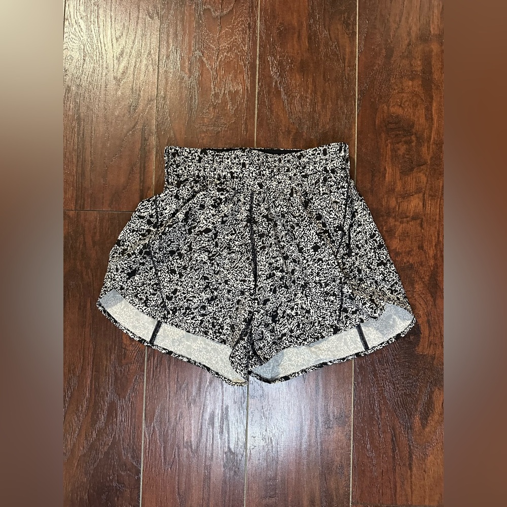 Lululemon Track That Size 4 MidRise 5” Sporadic Black Rhino Grey